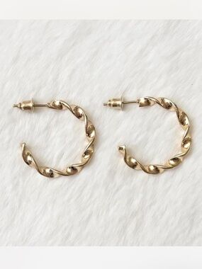 5/$15 🩷 MUST BUNDLE Gold Twisted Hoop Earrings - Classic Women Jewelry